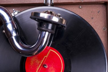 Eski gramofon oyuncu, portre. Eski vinil topluluğu Retro tarz görüntü kaydetmek lps kollu.