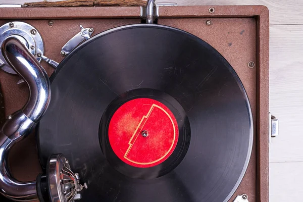 Eski gramofon oyuncu, portre. Eski vinil topluluğu Retro tarz görüntü kaydetmek lps kollu.
