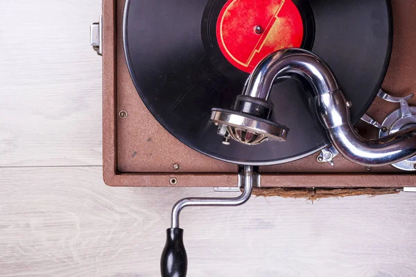 Eski gramofon oyuncu, portre. Eski vinil topluluğu Retro tarz görüntü kaydetmek lps kollu.