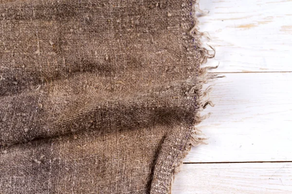 Tahta arka planda çuval bezi.