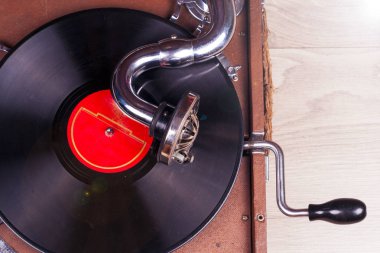 Eski gramofon oyuncu, portre. Eski vinil topluluğu Retro tarz görüntü kaydetmek lps kollu.