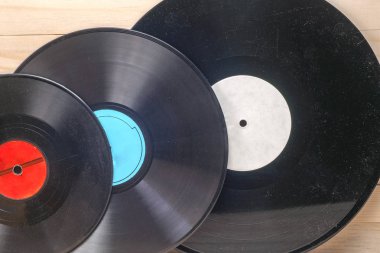 Vinil kayıt albümleri, vintage işlem topluluğu önünde. Metin için yer kopyalayın