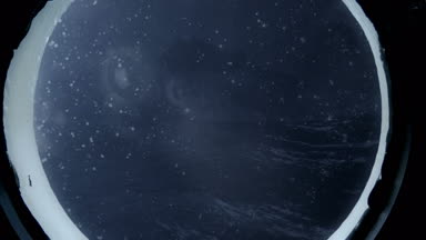 Bir denizaltı lombar denize bir fırtına üzerinde aracılığıyla Adası