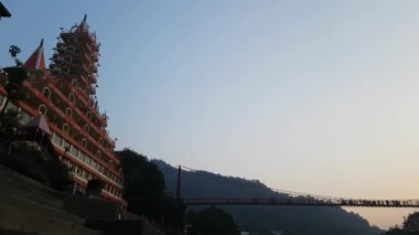 Sadık Jhula köprü Rishikesh