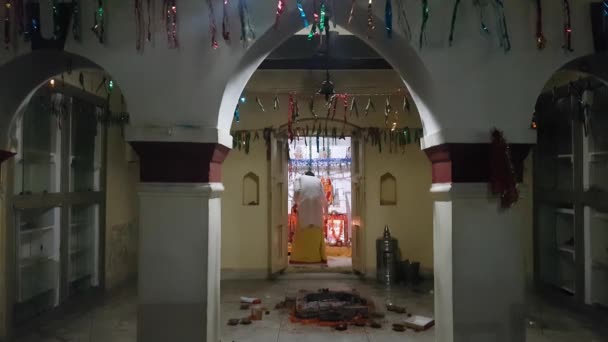 Priest Praying Durga Puja Temple — Stock Video