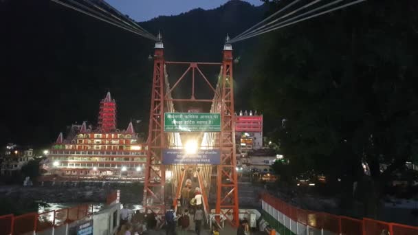 Laxman Jhula Bridge Rishikesh India Moment Van Nacht — Stockvideo