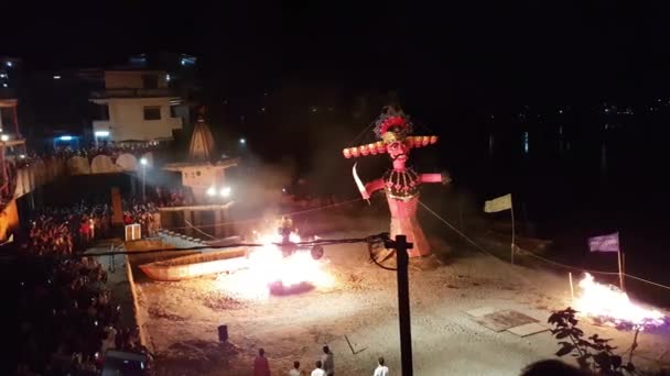 ラマの彫像はこれ Dussehra 祭で燃焼 — ストック動画