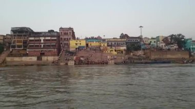 Varanasi Ghat vurdu Ganj Nehri'nde bir tekneden