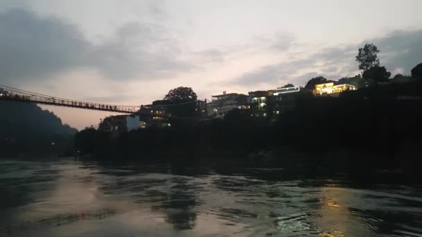 Kvällen Laxman Jhula Bridge Rishikesh Uttarakhand — Stockvideo