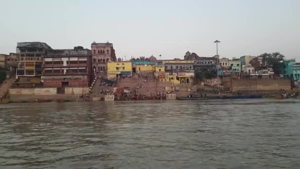 Ghat Varanasi Tiro Barco Rio Ganges — Vídeo de Stock