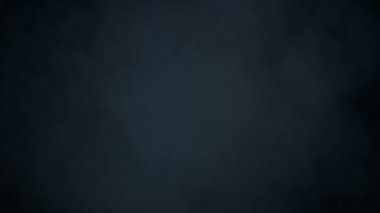 Gizemli karanlık gökten düşen kar