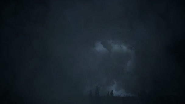 壮大な雷の嵐の下でカメラに走っている馬の群れ — ストック動画