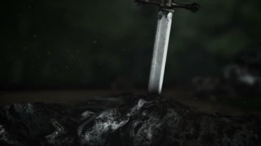 Bir Kayanın İçinde Epik İki Elli Kılıç
