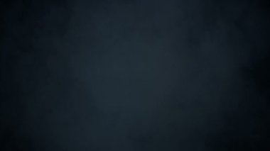 Bir Fırtına Altında Bir At üzerinde Yerli Amerikan Hint Warrior Oturma