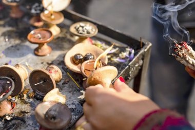 Hint tatil, tatile Hindistan, Nepal, Katmandu yanan tütsü yanan tütsü