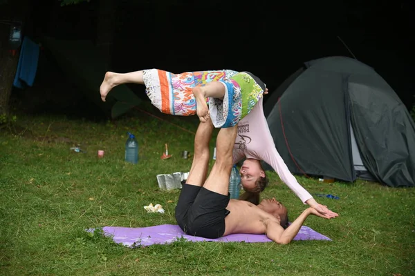 Ånga Yoga Naturen Ukraina Banvallen Floden Dnjestr Ivano Frankivsk Regionen — Stockfoto