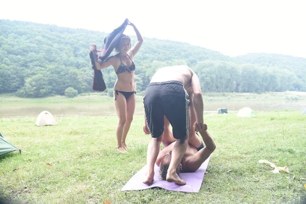 Yoga Vapore Natura Ucraina Argine Del Fiume Dniester Regione Ivano — Foto Stock