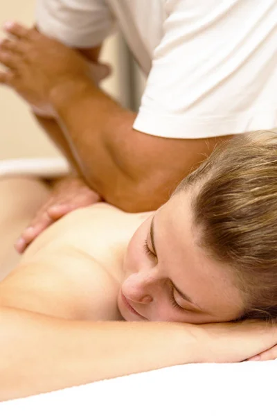 Masseur Makes Girl Massage — Stock Photo, Image