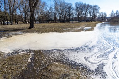 Chernigov, Ukrayna'nın şehirdeki Nehri'nin bahar sızıntısı. Nisan 2018, yazı işleri