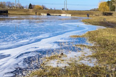 Chernigov, Ukrayna'nın şehirdeki Nehri'nin bahar sızıntısı. Nisan 2018, yazı işleri