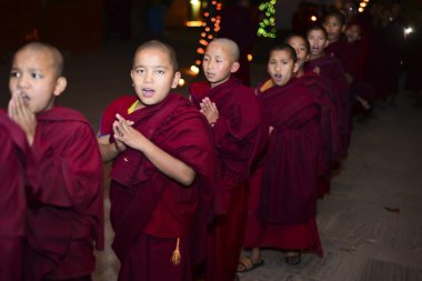 Çocuklar rahipler Budist manastır, Katmandu, Nepal, 2017 Aralık, yazı işleri