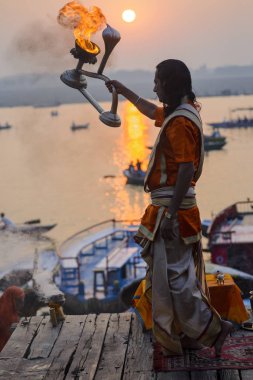 Ganj Nehri, Puja Varanasi, Hindistan, Kasım 2016 çıkabilir. Yazı işleri