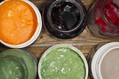 Melisa farklı renklerde Tay masajı