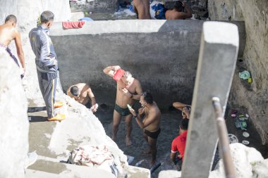 Kasım 2017, editoryal kaplıcalar Himalayalar, Nepal, Chamelee, banyo
