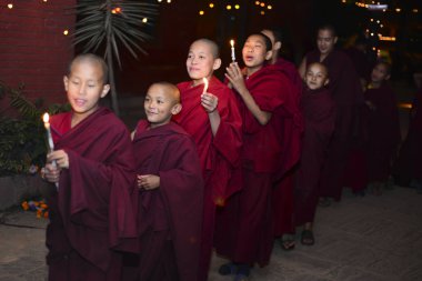 Çocuklar rahipler Budist manastır, Katmandu, Nepal, 2017 Aralık, yazı işleri