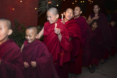 Çocuklar rahipler Budist manastır, Katmandu, Nepal, 2017 Aralık, yazı işleri