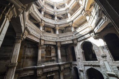 Antik su kuyusu içinde Ahmedabad Hindistan, Gujarat, Şubat 2016