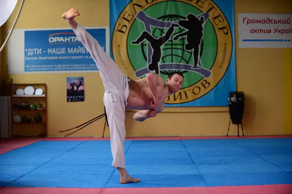 Chicos Capoeira Gimnasio Ucrania Chernigov Mayo 2017 —  Fotos de Stock