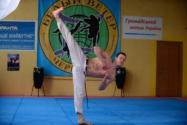 Chicos Capoeira Gimnasio Ucrania Chernigov Mayo 2017 —  Fotos de Stock