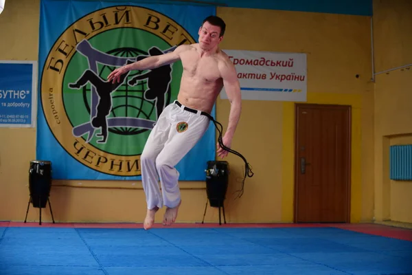 Chicos Capoeira Gimnasio Ucrania Chernigov Mayo 2017 —  Fotos de Stock