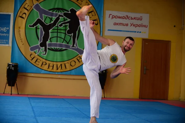 Chicos Capoeira Gimnasio Ucrania Chernigov Mayo 2017 —  Fotos de Stock