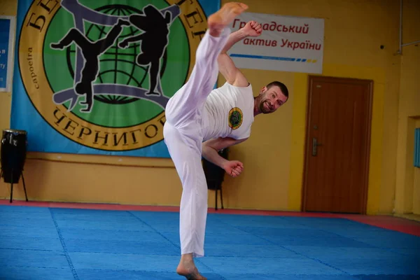 Chicos Capoeira Gimnasio Ucrania Chernigov Mayo 2017 —  Fotos de Stock