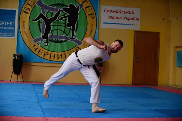 Chicos Capoeira Gimnasio Ucrania Chernigov Mayo 2017 —  Fotos de Stock