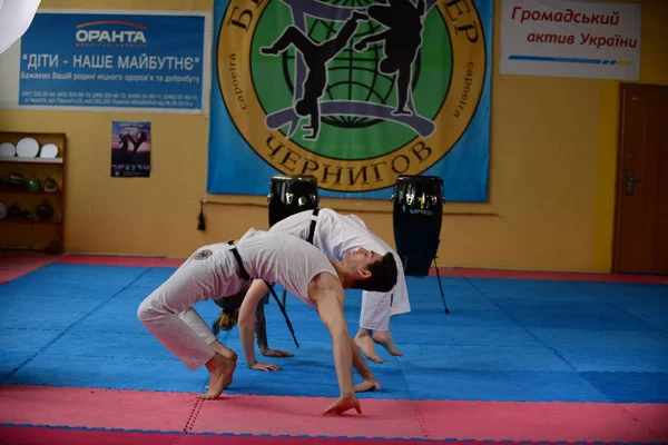 Les Gars Cacapoeira Gymnase Ukraine Tchernigov Mai 2017Poeira Gars Dans — Photo