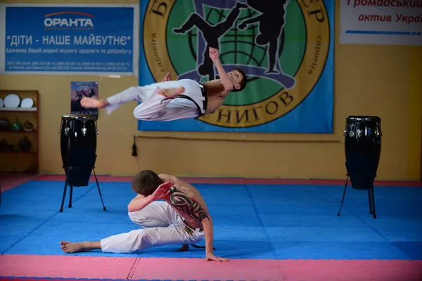 Chicos Cacapoeira Gimnasio Ucrania Chernigov Mayo 2017Chicos Poeira Gimnasio Ucrania —  Fotos de Stock