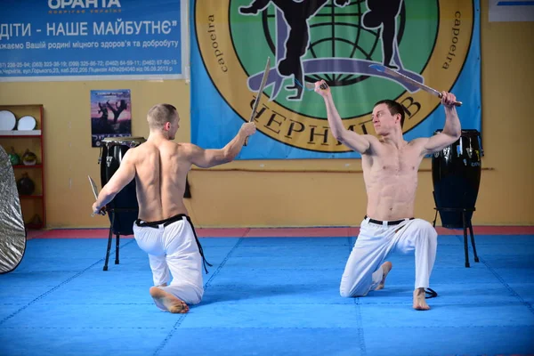 Les Gars Capoeira Dans Salle Gym Ukraine Tchernigov Mai 2017 — Photo