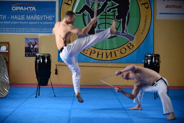 Chicos Capoeira Gimnasio Ucrania Chernigov Mayo 2017 —  Fotos de Stock