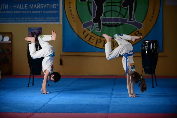 Capoeira Παιδιά Στο Γυμναστήριο Ουκρανία Τσέρνιγκωφ Μάιος 2017 — Φωτογραφία Αρχείου