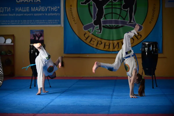 Chicos Capoeira Gimnasio Ucrania Chernigov Mayo 2017 —  Fotos de Stock