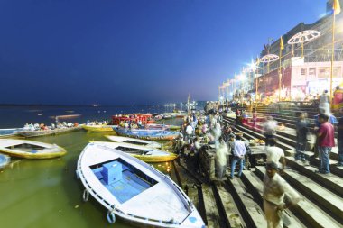 Varanasi, Hindistan, Kasım 2015 Ganj Nehri akşam çıkabilir