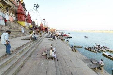 Varanasi, Hindistan, Kasım 2015 Ganj Nehri akşam çıkabilir