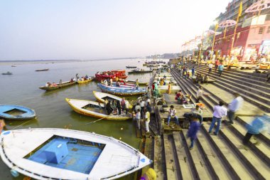 Varanasi, Hindistan, Kasım 2015 Ganj Nehri akşam çıkabilir