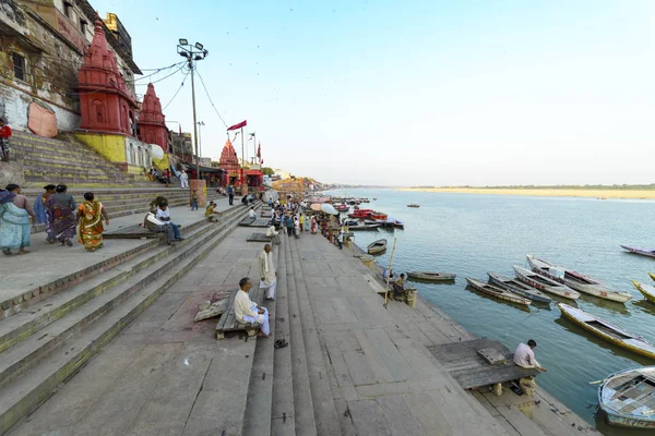 Kvällen Banvallen Floden Ganges Varanasi Indien November 2015 — Stockfoto