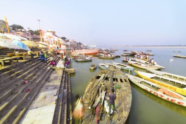 Varanasi, Hindistan, Kasım 2015 Ganj Nehri akşam çıkabilir