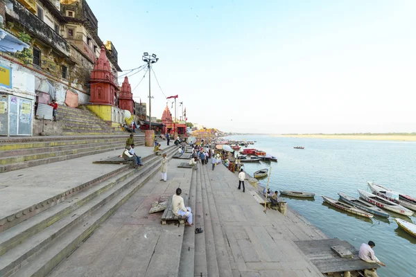 Wieczorem Nabrzeże Rzeki Ganges Varanasi Indie Listopad 2015 — Zdjęcie stockowe