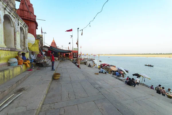Varanasi, Hindistan, Kasım 2015 Ganj Nehri akşam çıkabilir